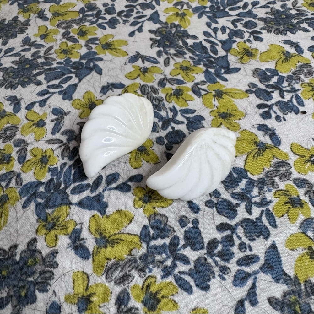 Women’s Vintage Chic White Scalloped Shell/Wing Coastal Clip On Earrings